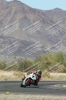 media/Oct-30-2025-Racers Edge (Thu) [[dabbdaf680]]/3-B Group/Session 5 (Turn 6)/